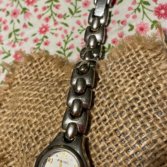 ⏰Vintage Fossil Two Tone Ladies Watch - Picture 6 of 8